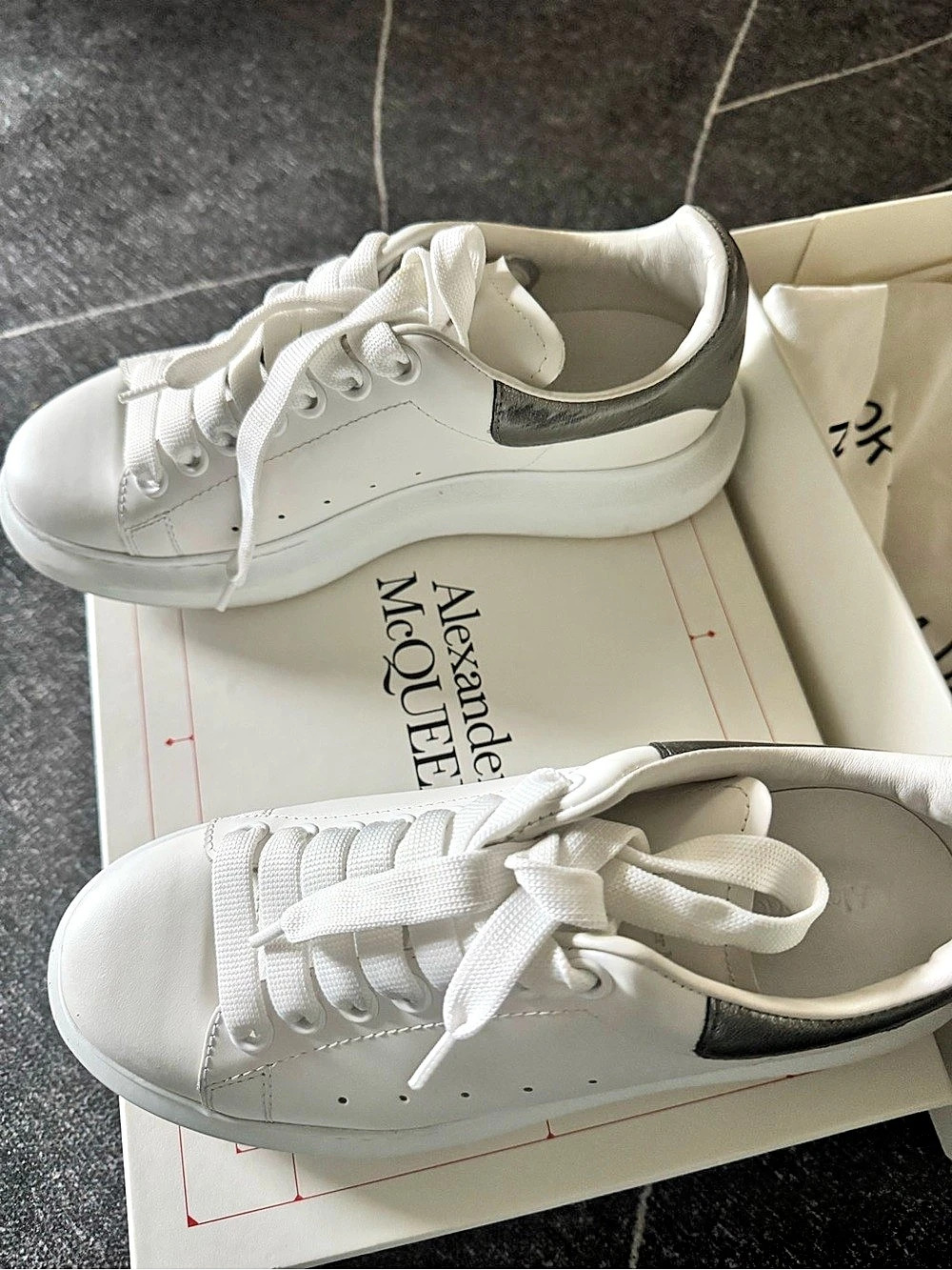 Alexander McQueen Larry Oversized Sneaker White & Silver EU 37